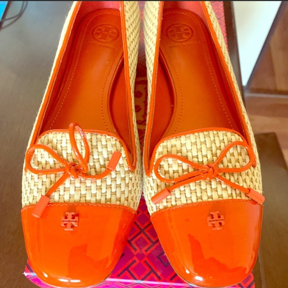 Tory Burch Catherine Loafers with raffia smoking patent toe